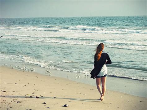 Beach Walking Por Qué Caminar Por La Playa Es Bueno Para Ti Innaturale