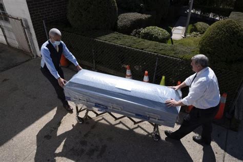 Dead Woman Opens Her Eyes At Funeral Home In Detroit Just Before