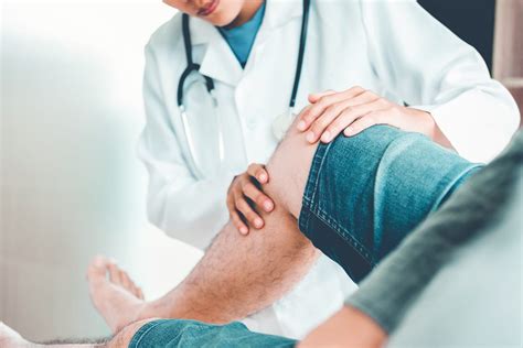 Alternatif lain pengobatan lutut sakit agar berkurang nyerinya: Lutut Sakit Saat Ditekuk? Inilah Penyebab dan Cara ...