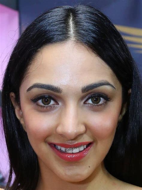 Glamorous Indian Girl Kiara Advani Beautiful Earrings Jewelry Face Closeup Glamorous Indian Models