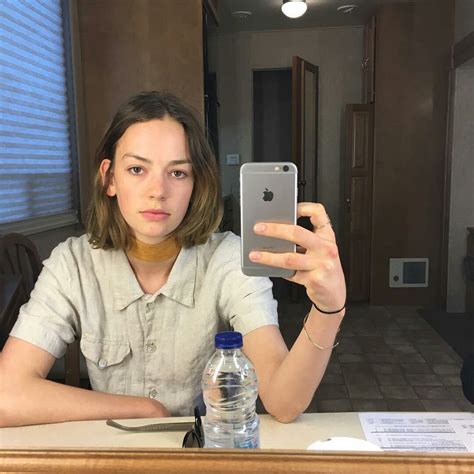 Casey Atypical Selfies Brigette Lundy Paine Tips Belleza Attractive People Celebs