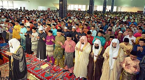 Doa qunut subuh yang satu ini merupakan qunut yang dibaca oleh seorang imam atau seseorang pada saat menjalankan shalat shubuh. Sholat Subuh Menggunakan Qunut Atau Tidak Ya? Berikut Penjelasan Lengkapnya - Bebaspedia.com