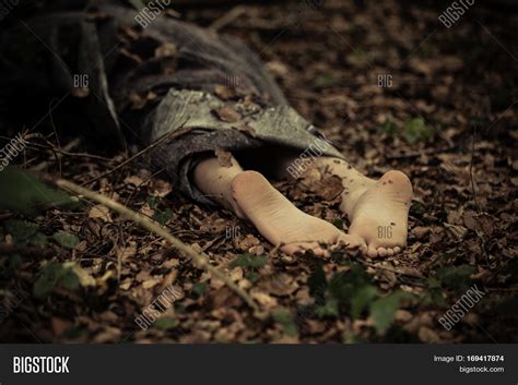 Bild Und Foto Zu Dead Kostenlose Probeversion Bigstock