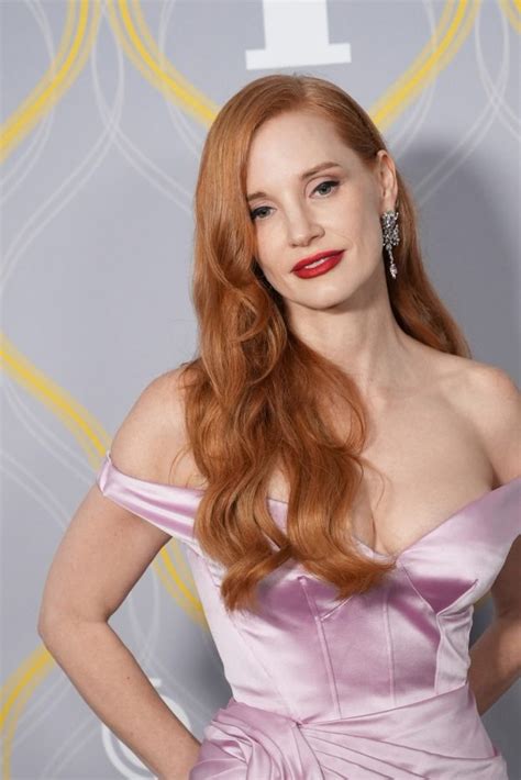 jessica chastain flaunts her big tits in deep cleavage 16 photos the fappening