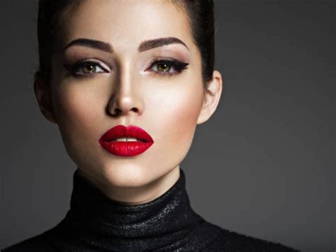 7 Swoon Worthy Makeup Ideas For Black Dresses SheIdeas