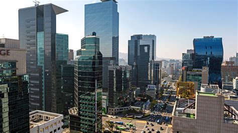 108 a la rápida transformación en una economía rica e industrializada en este corto tiempo se le llamó el milagro del río han. Corea del Sur, donde los profesores se hacen millonarios