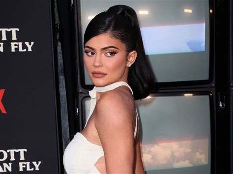 Kylie Jenner Hits Back Over ‘cease And Desist’ Claims In Defiant Tweet Celebrity Kiss