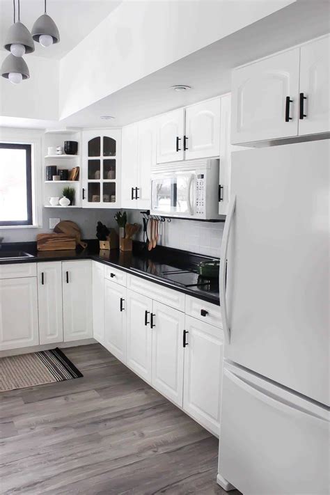 30 White Kitchen With Black Countertops