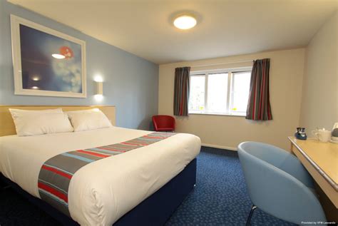 Hotel Travelodge Cirencester 3 Hrs Star Hotel In Cirencester