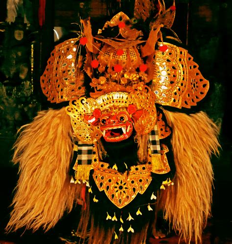 Des Monstres Et Des Démons à Bali Barong Au Pura Penataran Kloncing