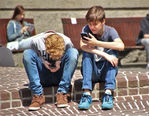 Jongeren Op Smartphone Op School Matthias Dewilde