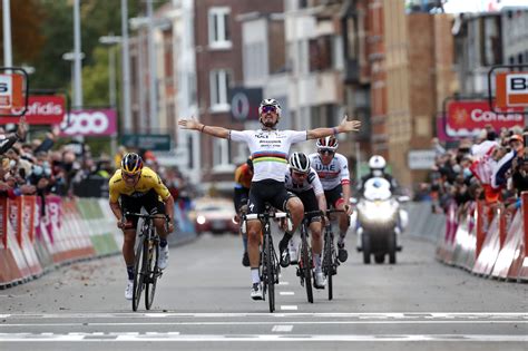 Discover more from the olympic channel, including video highlights, replays, news and facts about olympic athlete julian alaphilippe. Primož Roglič snatches victory from Julian Alaphilippe ...