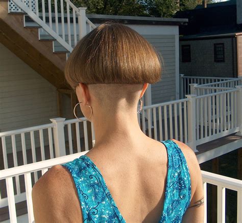 Sharp Bowl Bowlcutzac Flickr Shaved Undercut Shaved Nape Messy Bob Hairstyles Womens
