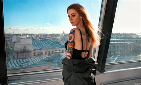 ingyenes háttérképek nők modell városkép tetoválás hosszú haj grey coat néztek váll