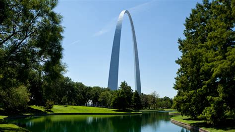 St Louis Arch Built