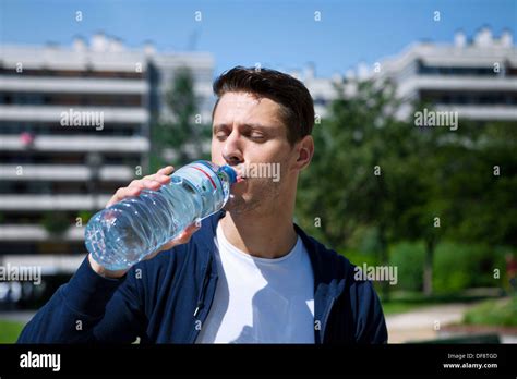 Man Thirst Hi Res Stock Photography And Images Alamy