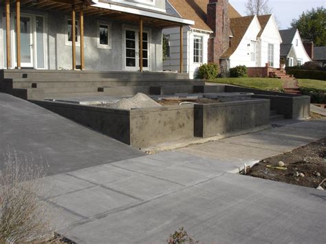 A Front Yard Full Of Concrete Terracing In Portland Ore Concrete Decor