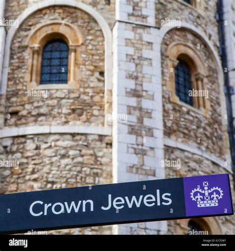 A Sign Pointing Towards The Location Of The Royal Crown Jewels At The