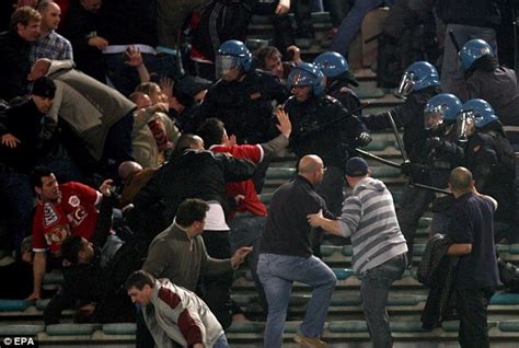 Man united vs roma prediction. Police on alert for revenge attacks from Manchester United ...
