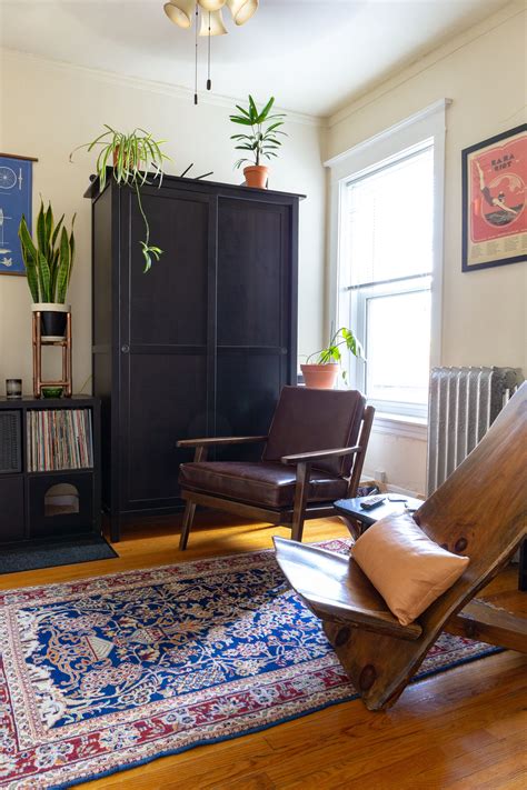 No rental is perfect, but this advice will get you that much closer to your dream home, no matter how temporary. A Chicago Rental Home Is Full of Cute Cats and Clever DIYs ...
