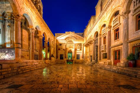 Tripadvisor har 227 296 anmeldelser og artikler om hva du kan gjøre, hvor du kan spise og hvor du kan bo når du er i split. Diocletian's Palace Ruins early in the morning | Split ...