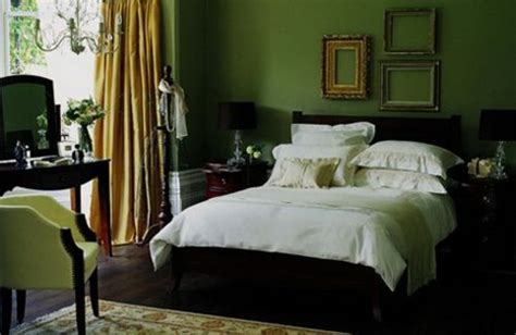 Green Matched With Gold Has A Sumptuous And Comfortable Effect