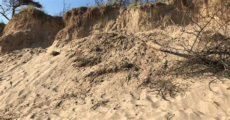 Young Girl Buried Alive Under Collapsed Sand Dune Has Miraculous Escape