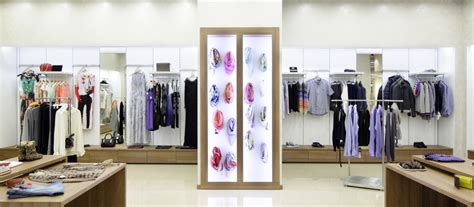 Retail Visual Merchandising Trends Examples With Images