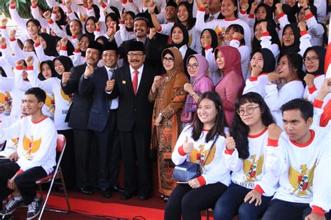 Setiap suku di indonesia memiliki kebudayaan yang. Gubernur Jatim : Peringatan Hari Lahir Pancasila Momentum ...