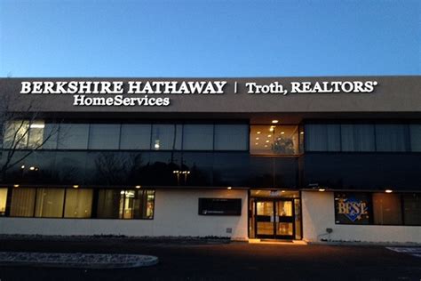 This year, the meeting is being conducted virtually from los angeles.credit. Tί θα απογίνει η Berkshire Hathaway μετά τον Μπάφετ ...