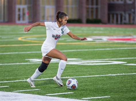 Womens Soccer Prepares To Face Chicago As Postseason Approaches