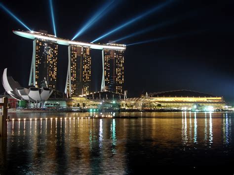 The view from the rooftop really is stunningly beautiful. Passion For Luxury : Marina Bay Sands Hotel in Singapore