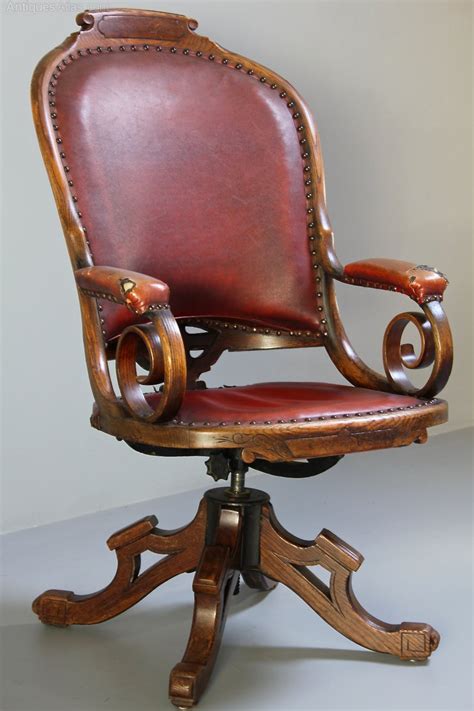 With padding on the seat and back, this hodedah chair will help your child learn in comfort. Antique Oak Swivel Desk Chair. - Antiques Atlas