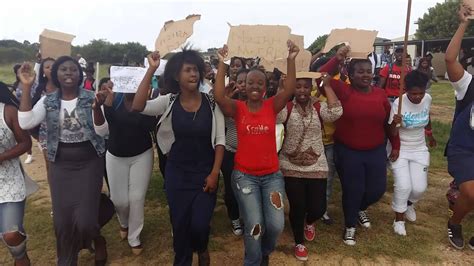 South Cape College Students Protest In Mossel Bay Youtube
