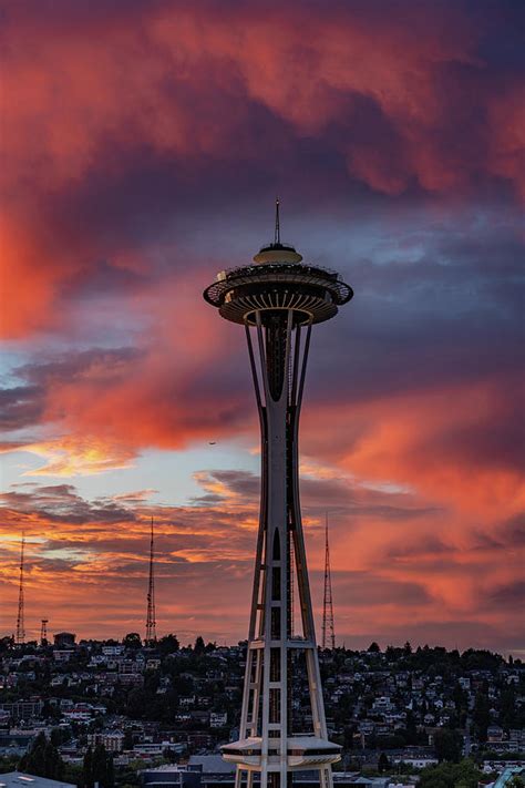 Space Needle Sunset 4 Photograph By Tommy Farnsworth Fine Art America