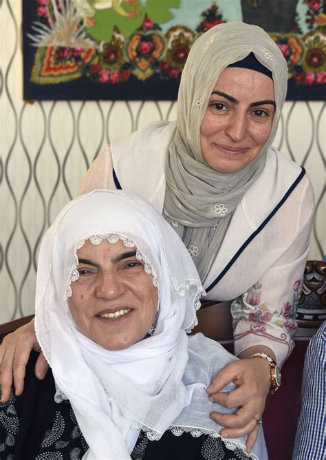 Selahattin demirtaş, kitapları boş zamanlarınızda okumayın. Selahattin Demirtaş'ın annesi: Erdoğan Bey korkmasın ...