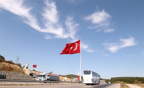 Kara yolunda dalgalanan dev Türk bayrağı Trabzon Haber Trabzonspor