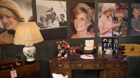 Princess Dianas Belongings And Ts For The Queen To Go On Show