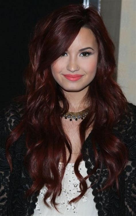 Demi Lovato Hairstyle Layered Long Wavy Haircut For Fall Hairstyles