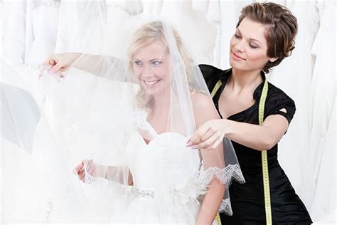 Https://techalive.net/wedding/how Much Do Wedding Dress Consultants Make