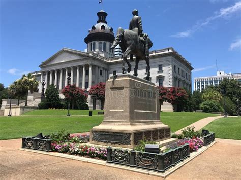 Carolina State House Y Wade Hampton Monument Del Sur Imagen Editorial