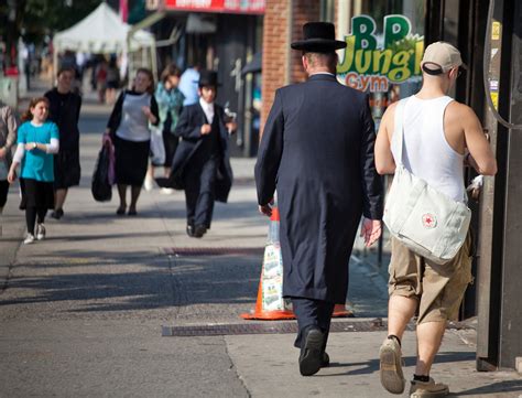 Hasidic Jews In Heavy Dress Bear Up In Summer The New York Times