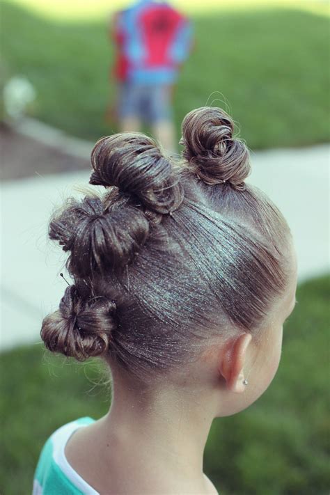 The kinky hair texture in this look is emphasized by the fearless volume. Crazy Hair ~ Bun Mohawk | brown eyed angie