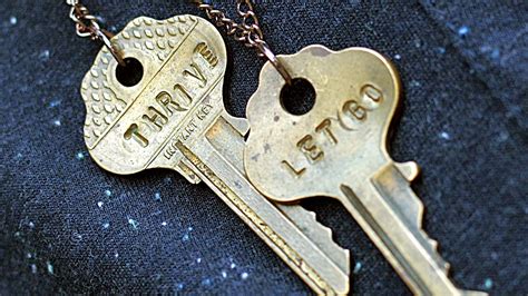 30 Creative Upcycle Ideas For Old Keys