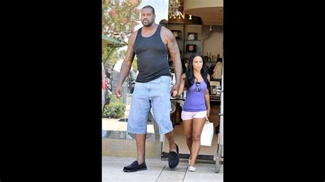 shaq s new girlfriend is admirably comically sized update this is how they kiss