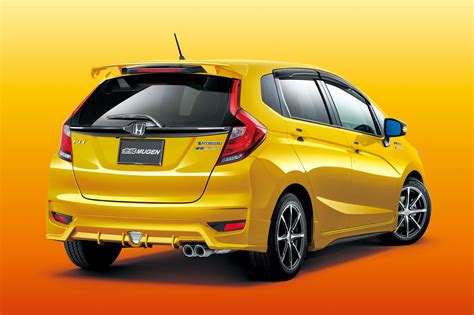 Check out the following analysis of specifications between honda fit vs these are the major differences between honda fit vs honda jazz. Honda Fit/Jazz Part 2 - Page 37 - www.hardwarezone.com.sg