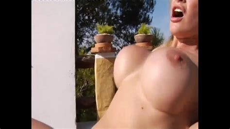 Italian Pornstar With Big Tits Fucked Hard On The Sun Xnxx