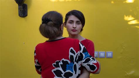 Bridging The Gap Between Mothers And Daughters In Iran The New York Times