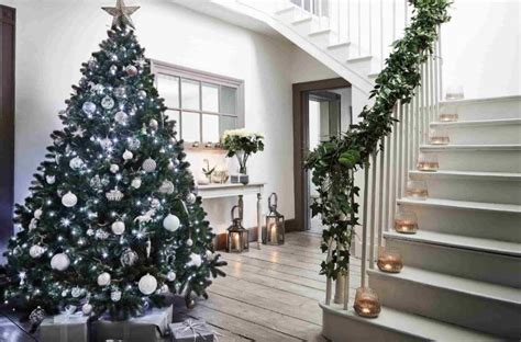 Most Beautiful Home Entrance Decoration Ideas For Christmas