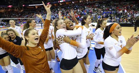 Light The Tower Texas Volleyball Tops Louisville To Take Home The